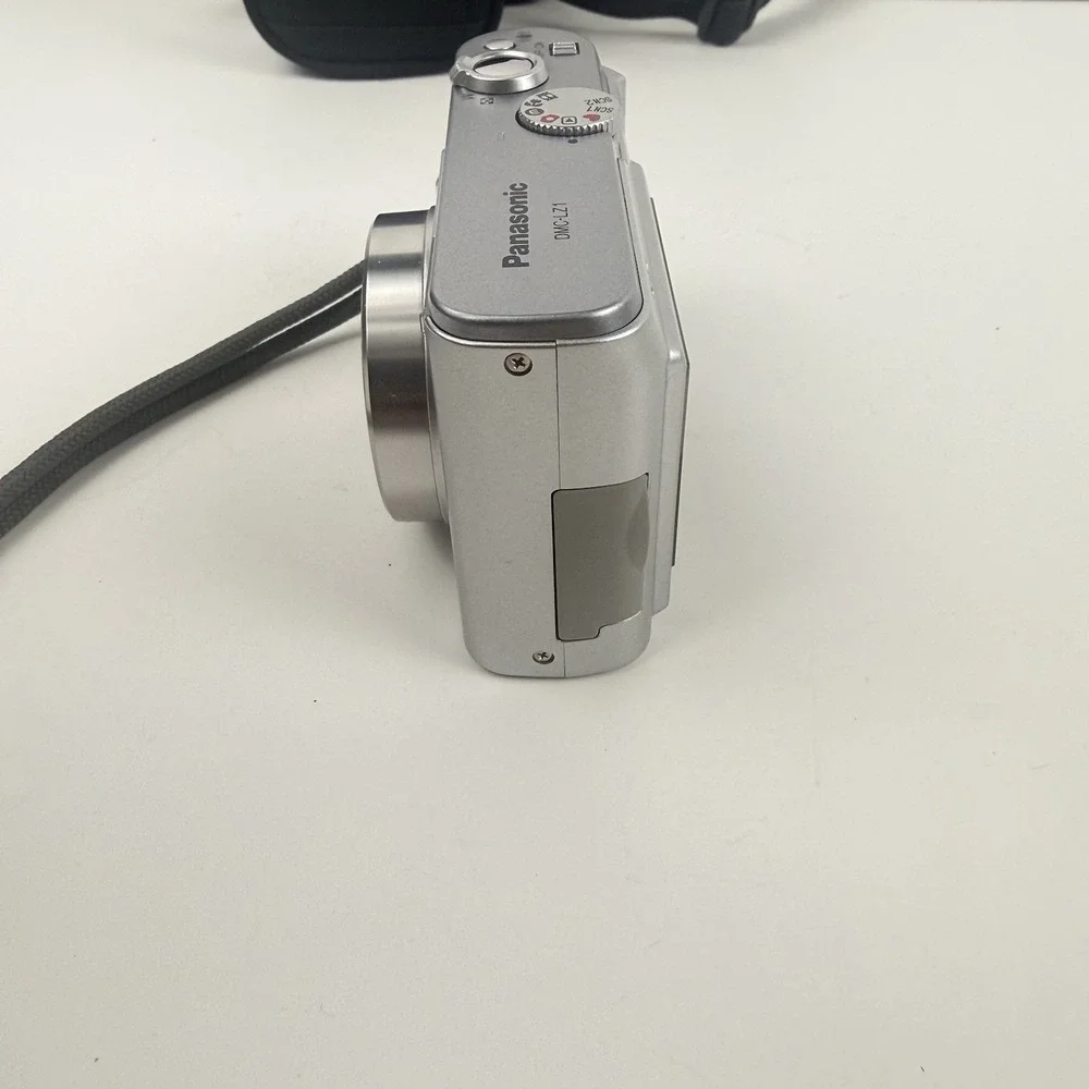 Panasonic Lumix DMC-LZ1 Silver 4.0MP Digital Camera Case SD Card Tested Working